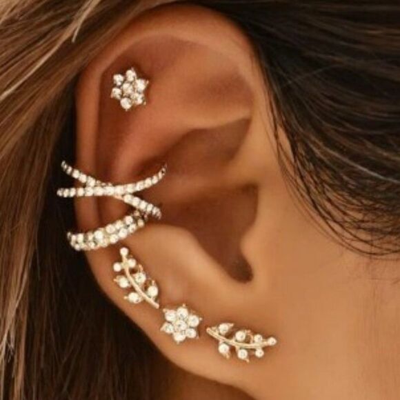 GOLD DIAMOND FLOWER EAR CRAWLER AND DIAMOND EAR CUFFS- 6 PIECES - Picture 2 of 5